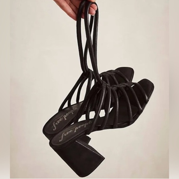 Free People Colette Cinched Strappy black leather Chunky BoHo Heel Sandals 38.5 - Picture 2 of 13